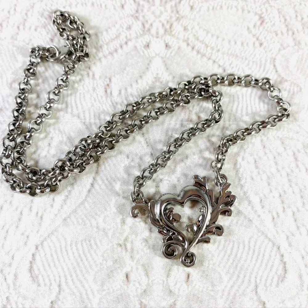 Pretty Flourished Heart Silver-tone Necklace